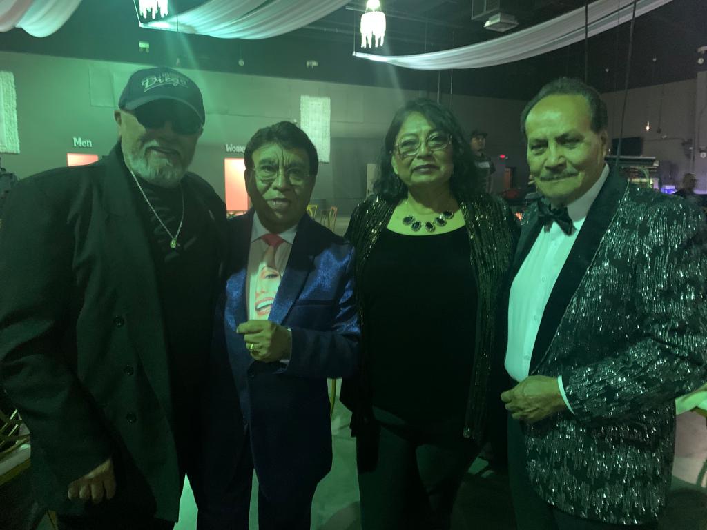 Patty Silva Y Diego Acompanados Por El Senor Fernando Tapia